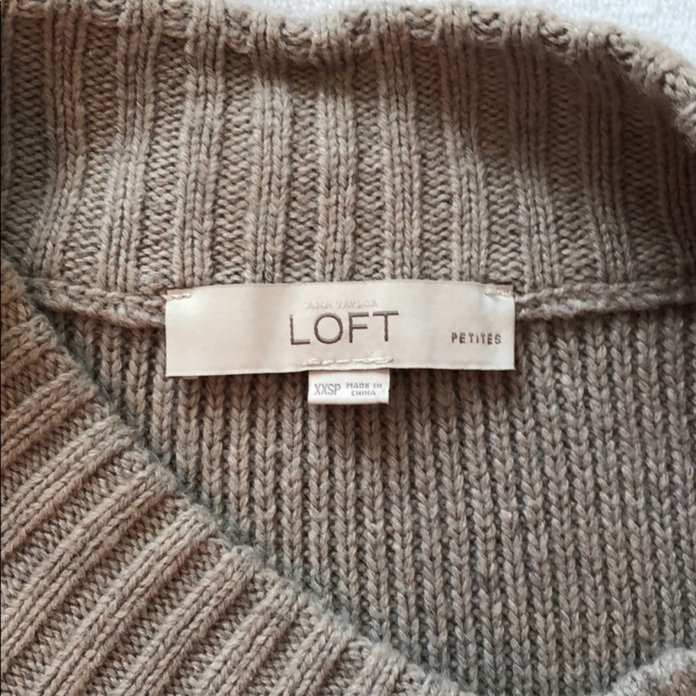 💥LOFT Sweater - Picture 2 of 4